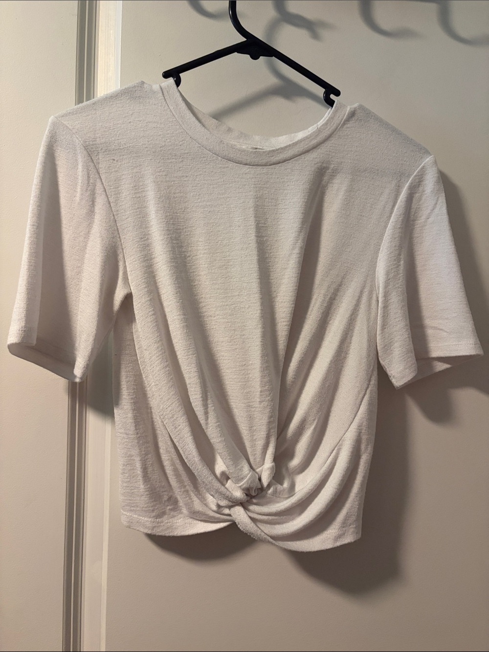 Wilfred White Front Twist Knot Short Sleeve Tee